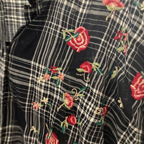 Embroidery top - Picture 2 of 3